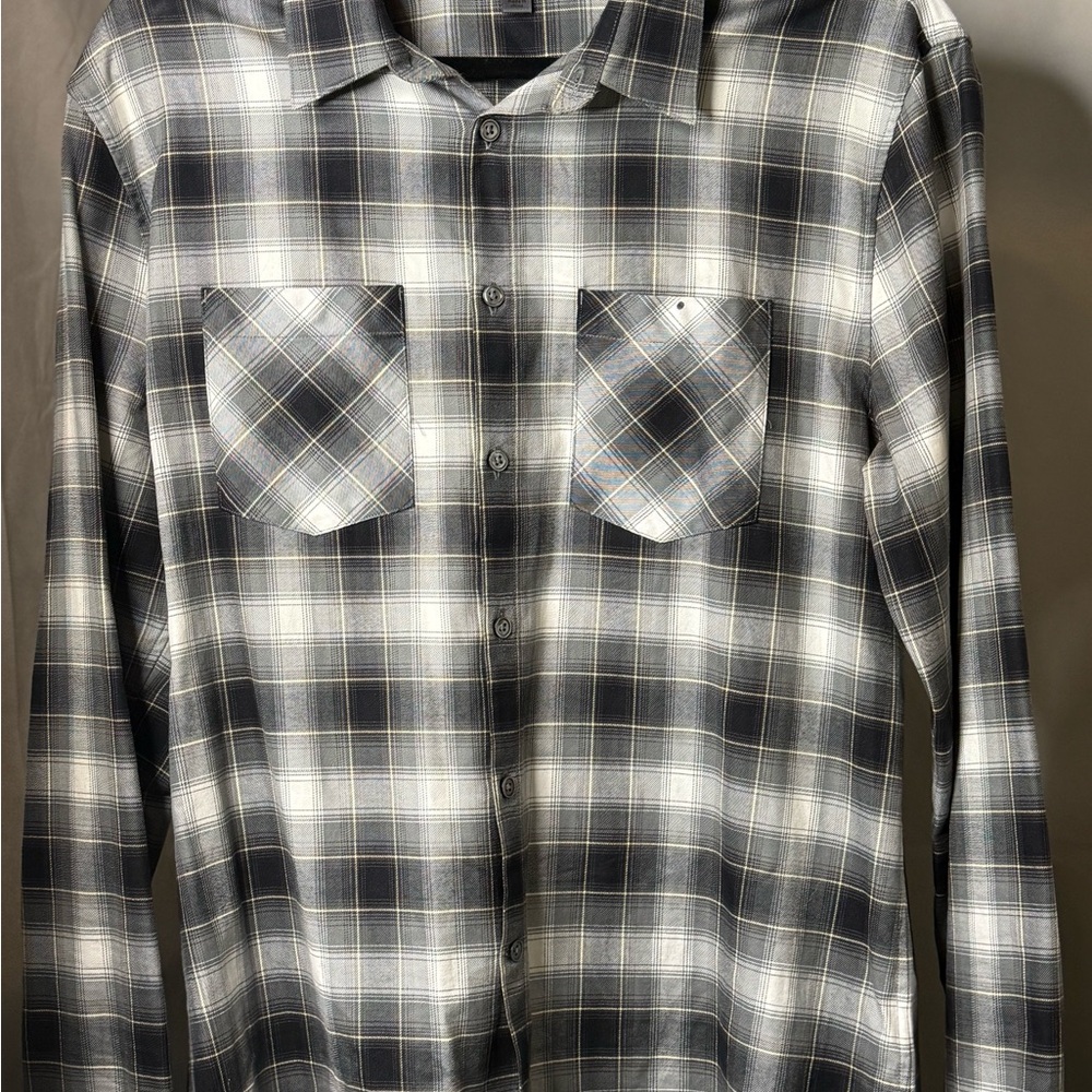 John Varvatos Men’s Gray Plaid Button-Up Shirt – Timeless & Versatile